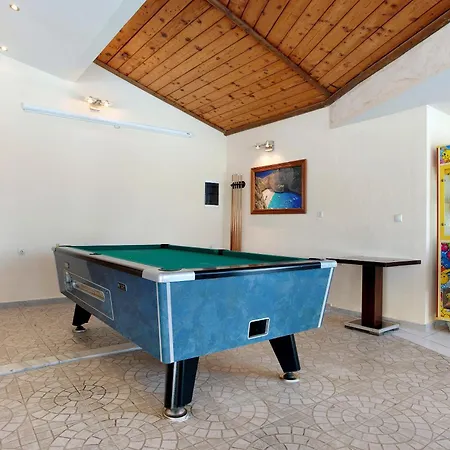 Appartement Paradise 1 *