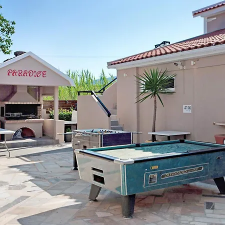 Appartement Paradise 1 *